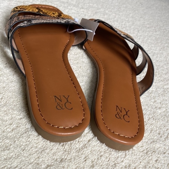 🐍 𝅺NYC New York and Company Faux Snakeskin Slide Sandals Tan Size 10 NWT - Picture 5 of 10